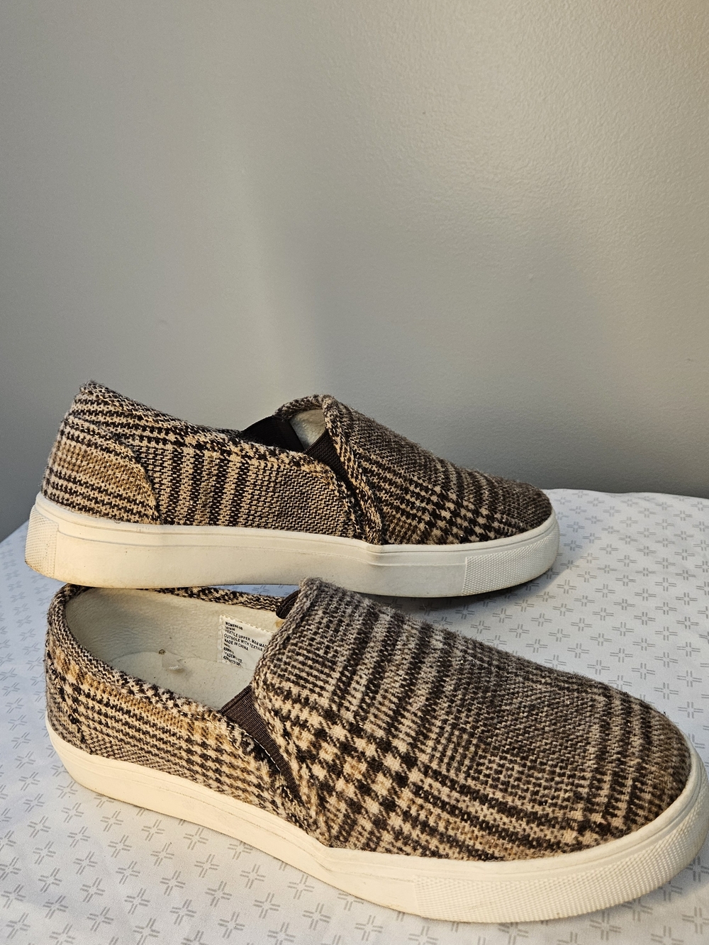 Magellan Outdoors Women’s Plaid Slip-On Flat Brown/Black/White Textile US 9